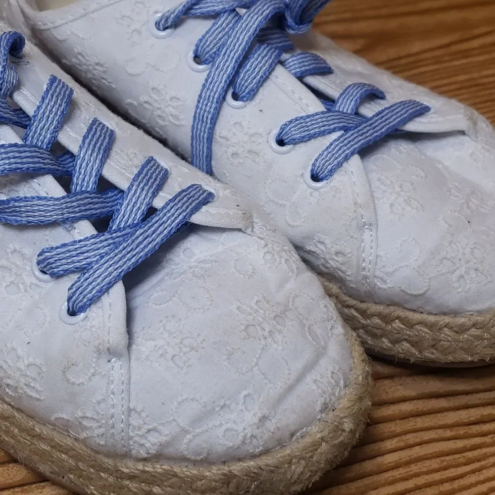 Gap Kids Size 4 Canvas and Lace Espadrille Comfort Fashion Shoes Sneakers